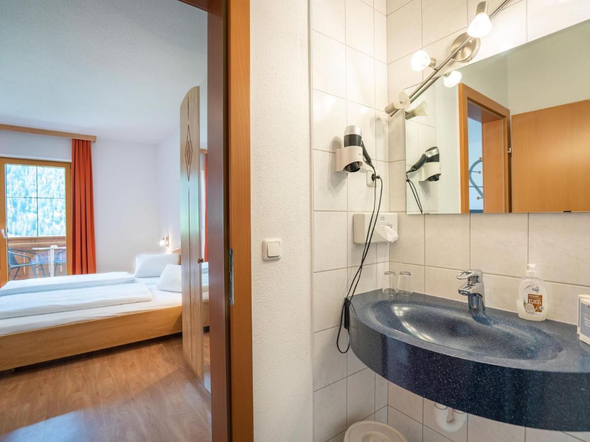 Plush Apartment With Mountain Views ノイシュティフト・イム・シュトゥーバイタール エクステリア 写真