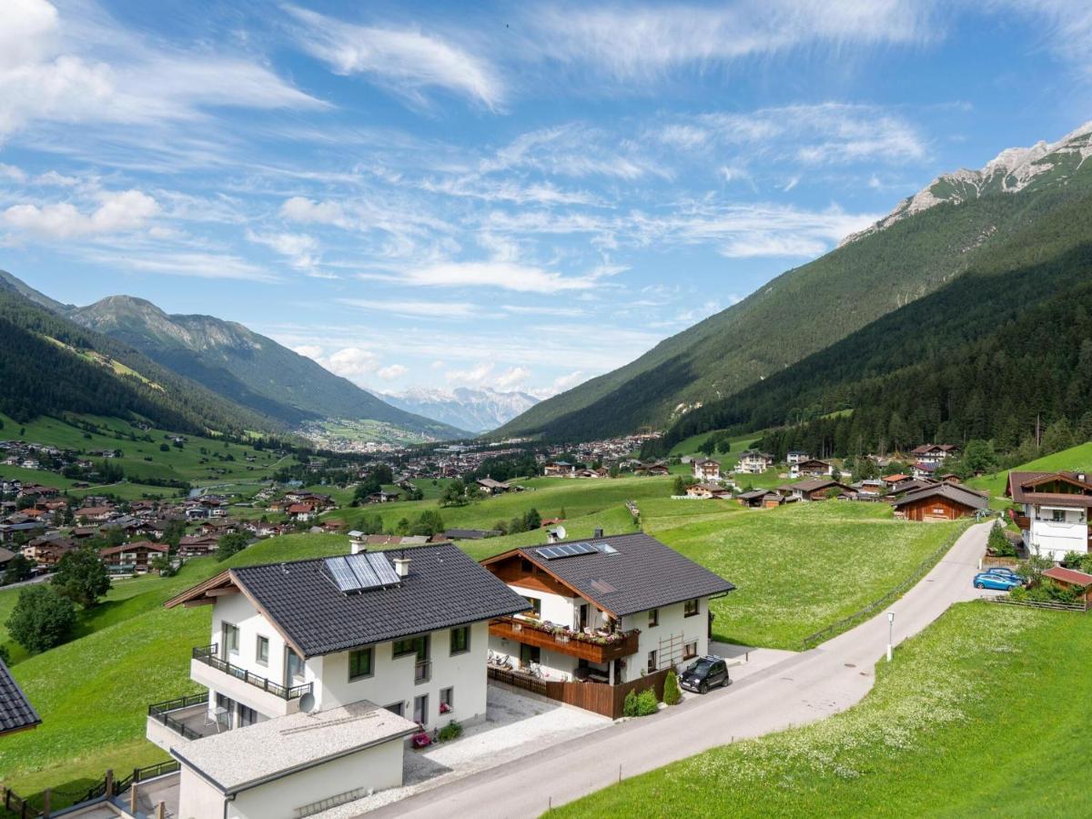 Plush Apartment With Mountain Views ノイシュティフト・イム・シュトゥーバイタール エクステリア 写真