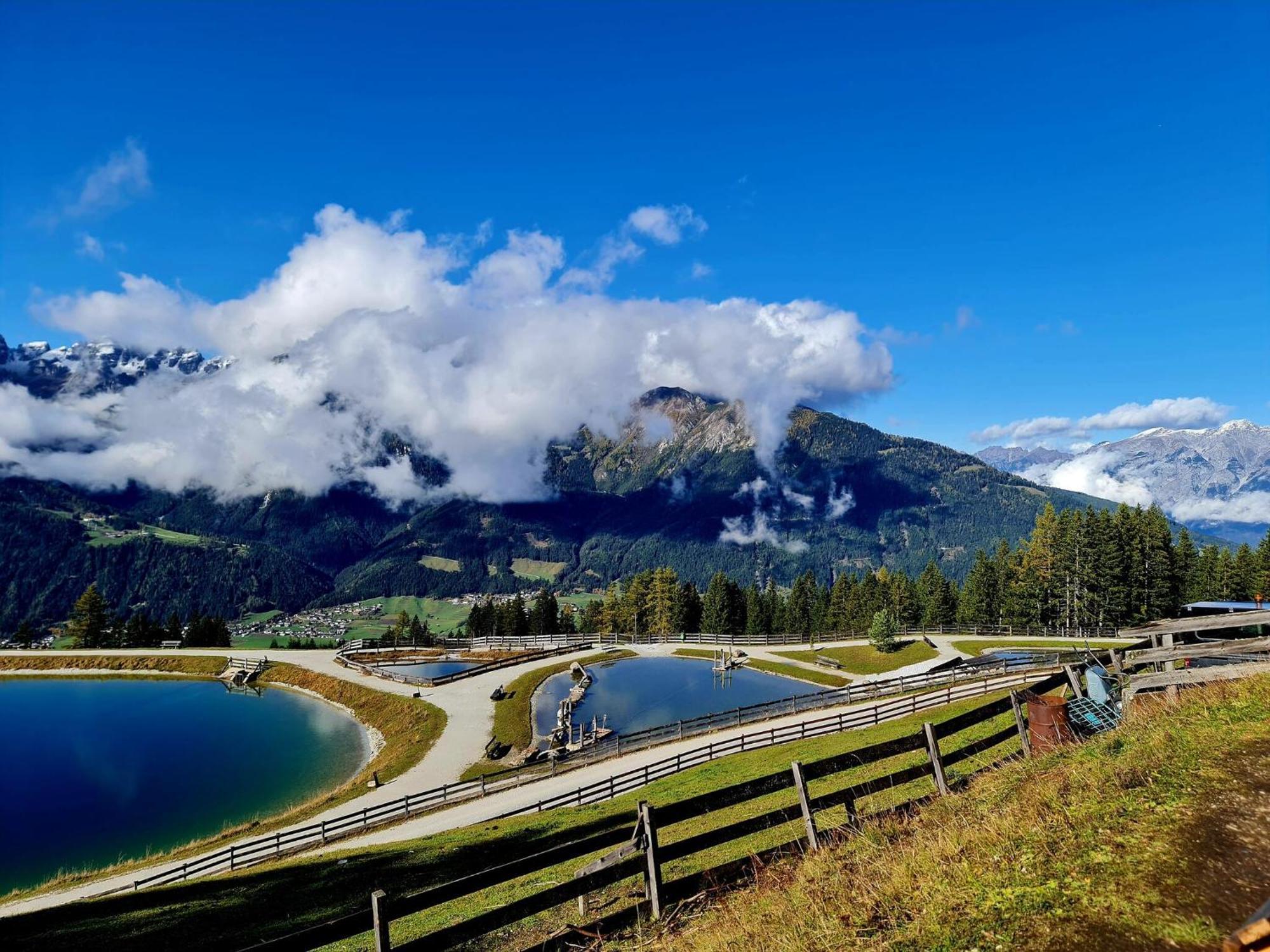 Plush Apartment With Mountain Views ノイシュティフト・イム・シュトゥーバイタール エクステリア 写真