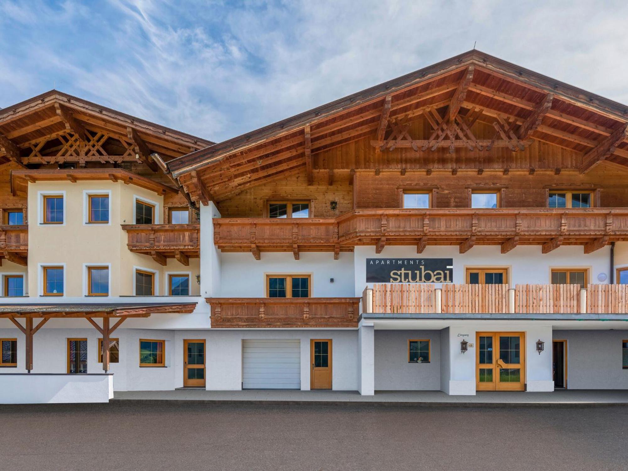 Plush Apartment With Mountain Views ノイシュティフト・イム・シュトゥーバイタール エクステリア 写真