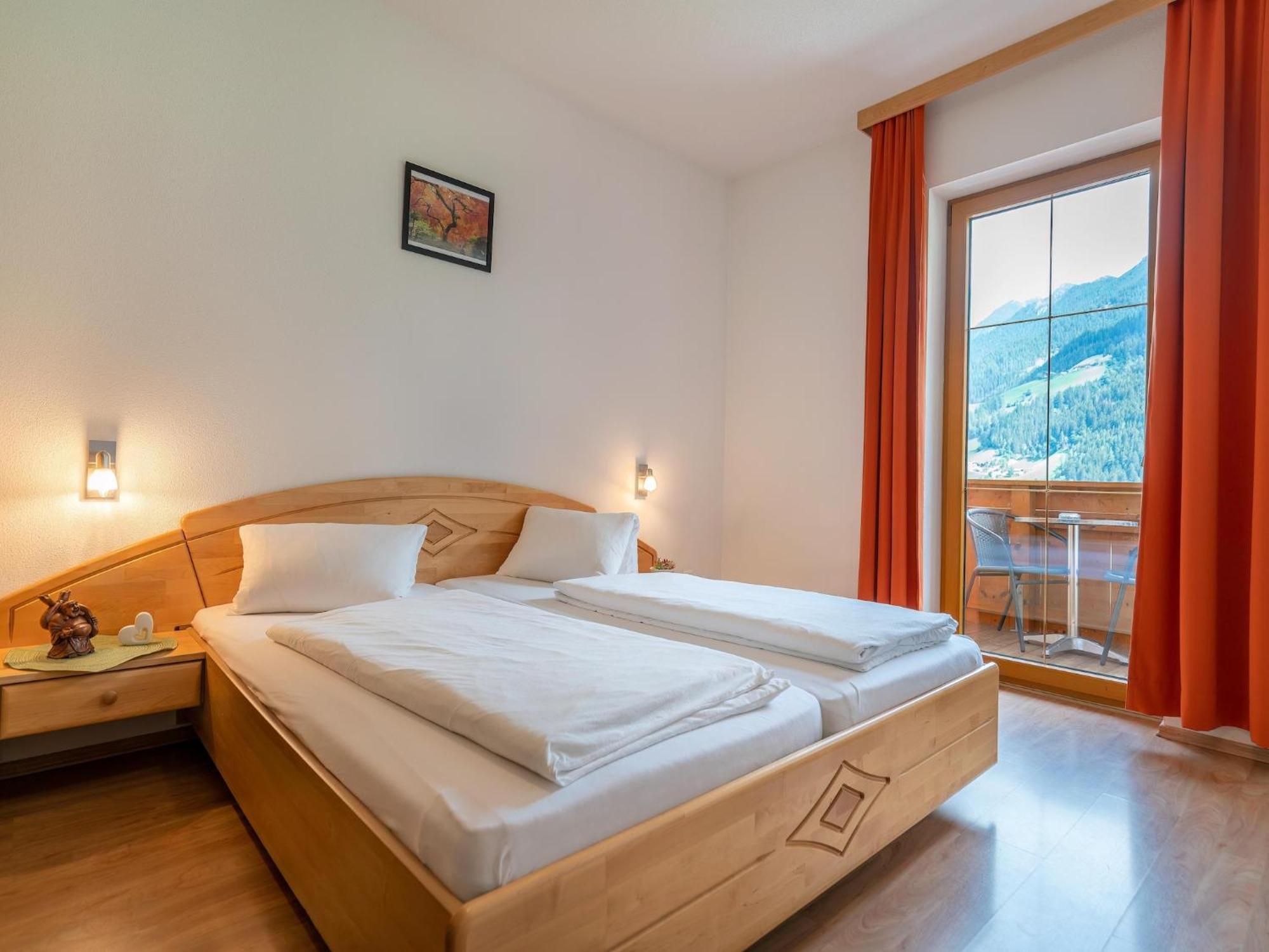 Plush Apartment With Mountain Views ノイシュティフト・イム・シュトゥーバイタール エクステリア 写真