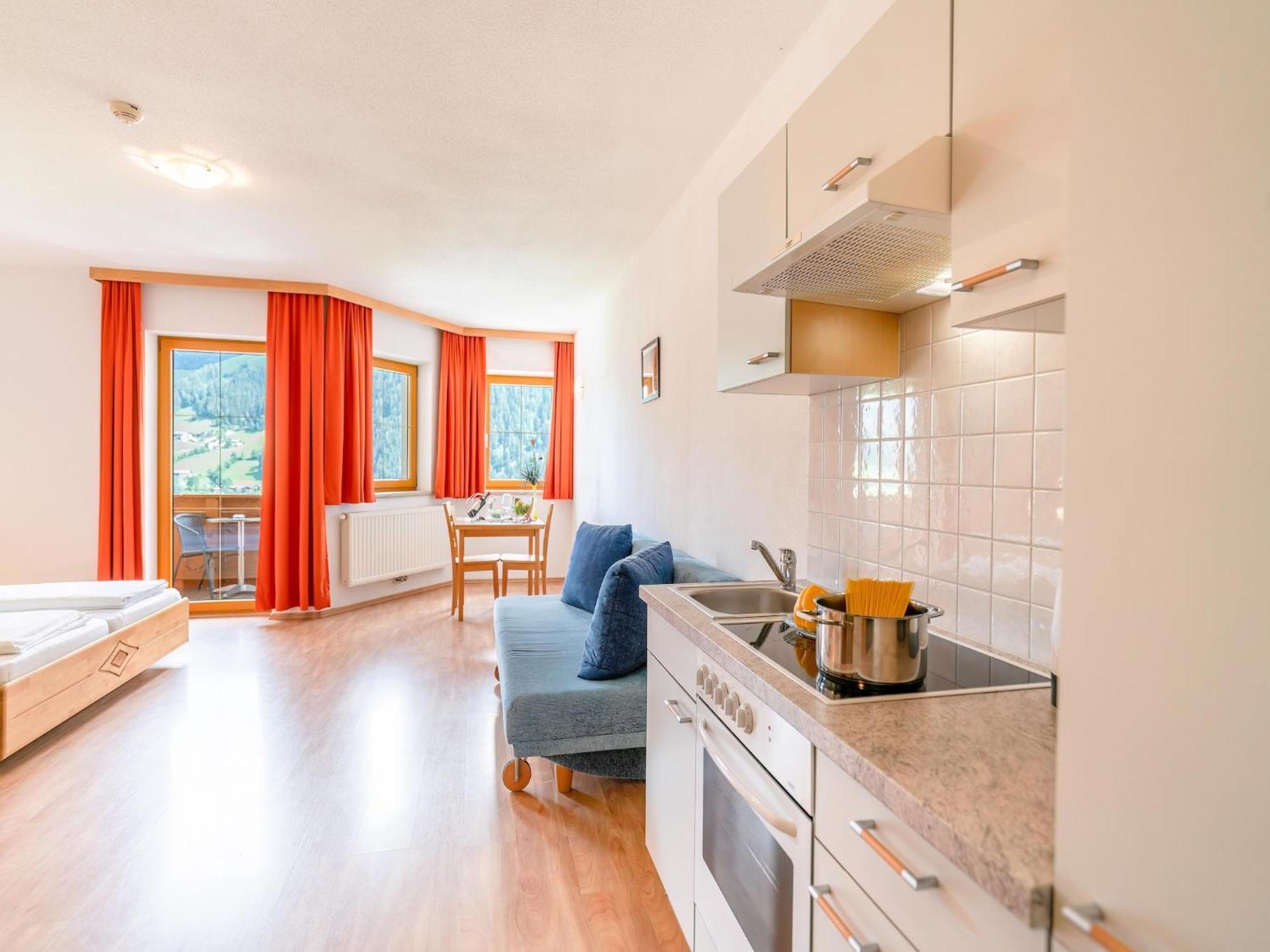 Plush Apartment With Mountain Views ノイシュティフト・イム・シュトゥーバイタール エクステリア 写真