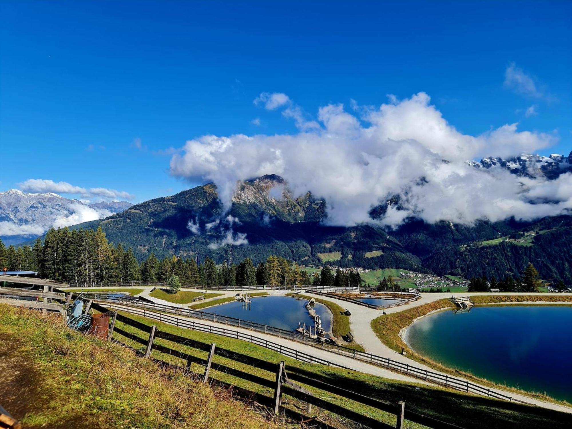 Plush Apartment With Mountain Views ノイシュティフト・イム・シュトゥーバイタール エクステリア 写真